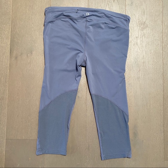 GapFit Maternity Athletic Capri Pants in Charcoal - Picture 6 of 7